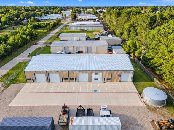 31588 Industrial Park Dr, Pinehurst, TX 77362