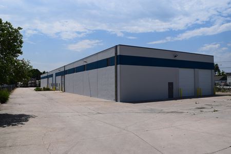 17,980 SF Off/Whse on 1.75 Acre Site - Denver