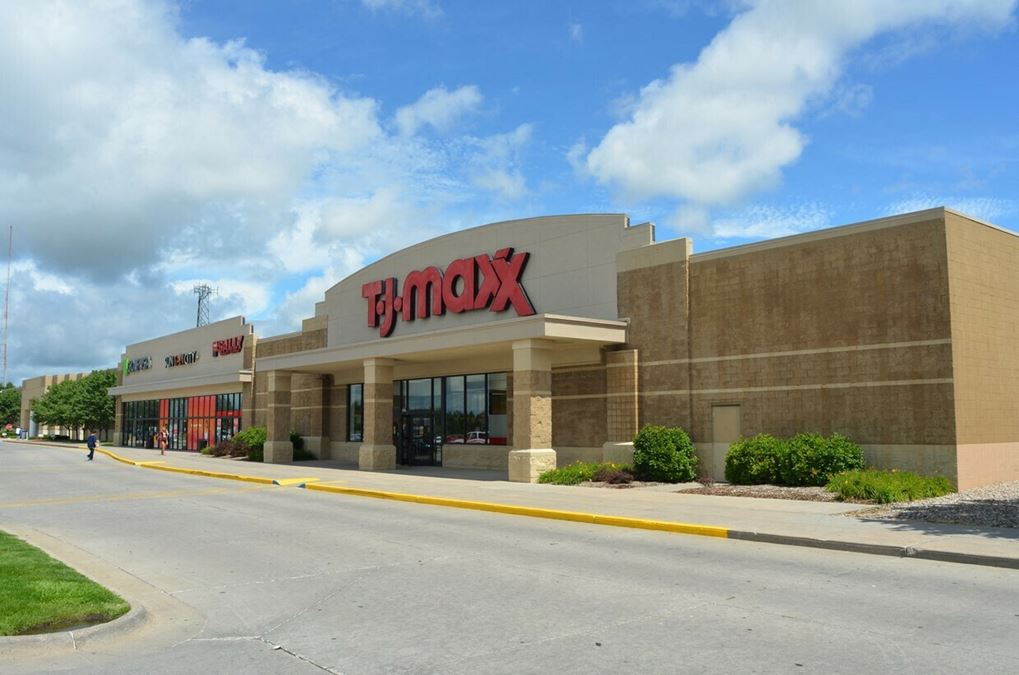 The Shops at Grand Corners Last Retail Unit