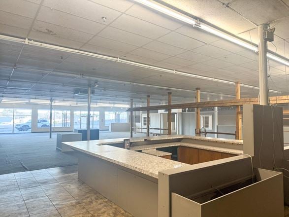 Vacant Big Box for Lease