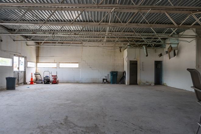 1505 Dix Hwy