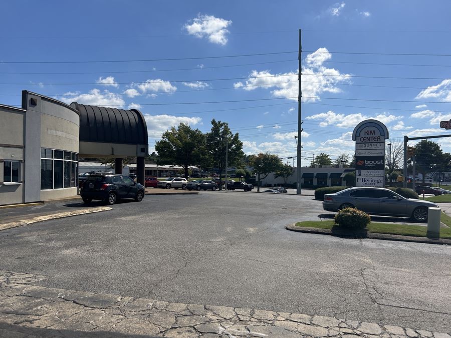 566 Carriage House Dr, Jackson, TN 38305