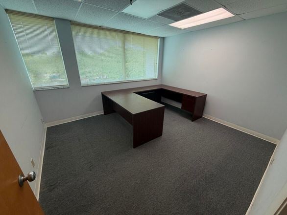 1397 SF Suite 305 E Professional and Medical Office Space