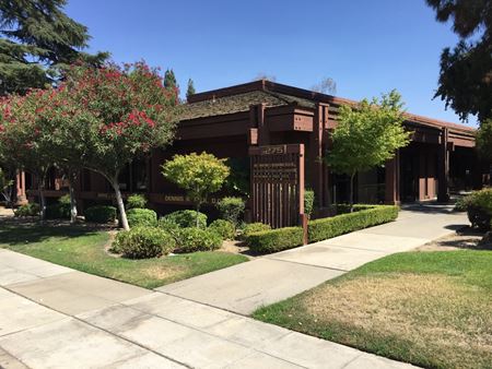 ±1,200 SF General Office Space Available on Shaw Ave - Fresno