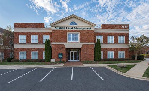 3129 Springbank Ln
