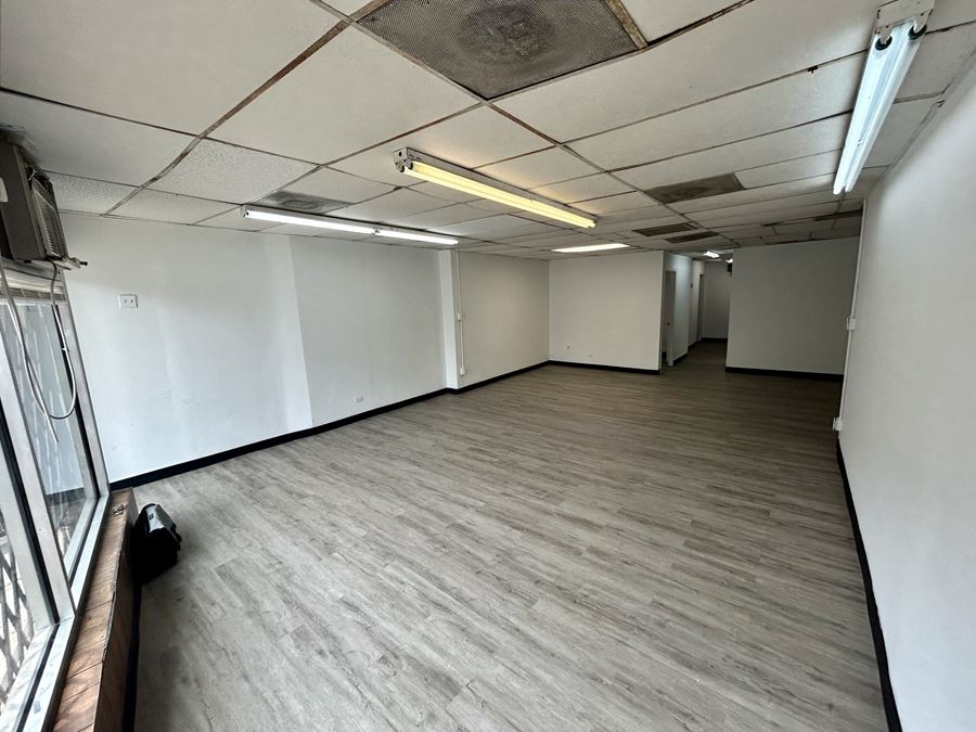 5030 W North - +/-1,300 SF Commercial Storefront For Lease