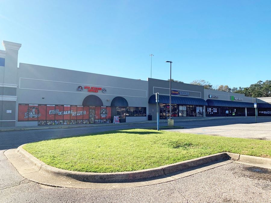 Forest Oaks Plaza