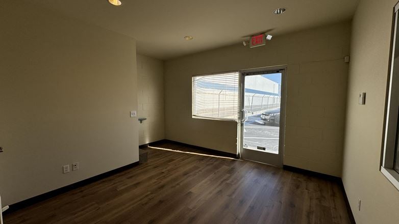 High-Image Industrial Facility | 20' Clear