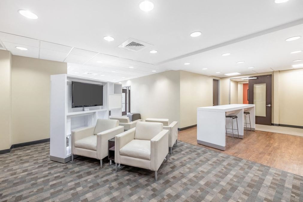 Miracle Mile Plaza, Vero Beach FL CommercialCafe