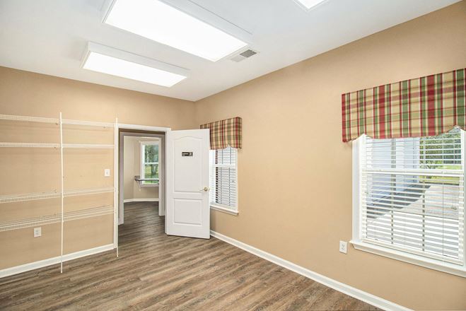 3175 Highway 81 W