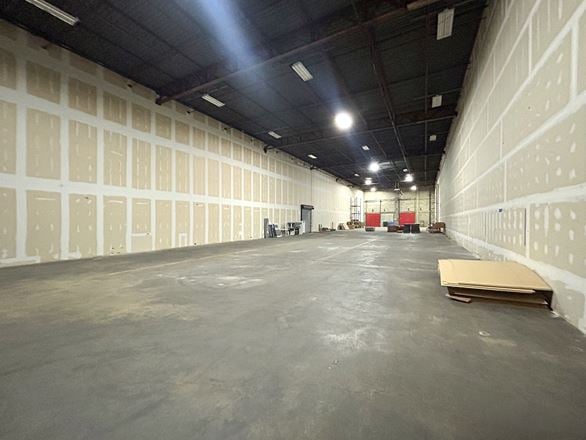 20,000 SF Distribution Warehouse Space