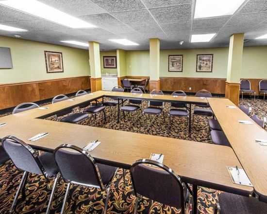 AUCTION: Quality Inn & EconoLodge | 202 Rooms | 14.58 AC | Erie PA