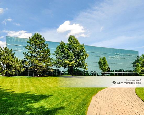 Hamilton Lakes Business Park - 450 Devon Avenue
