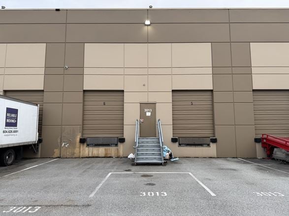 Industrial Strata with 2 Dock Loading Bays For Lease
