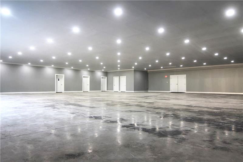 12,383 SF Warehouse & Showroom