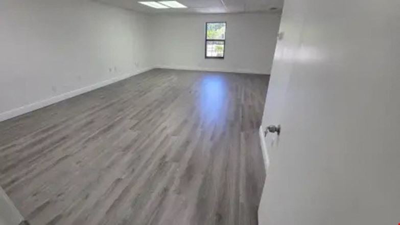 962 SF Suite 207 Professional and Medical Office Space