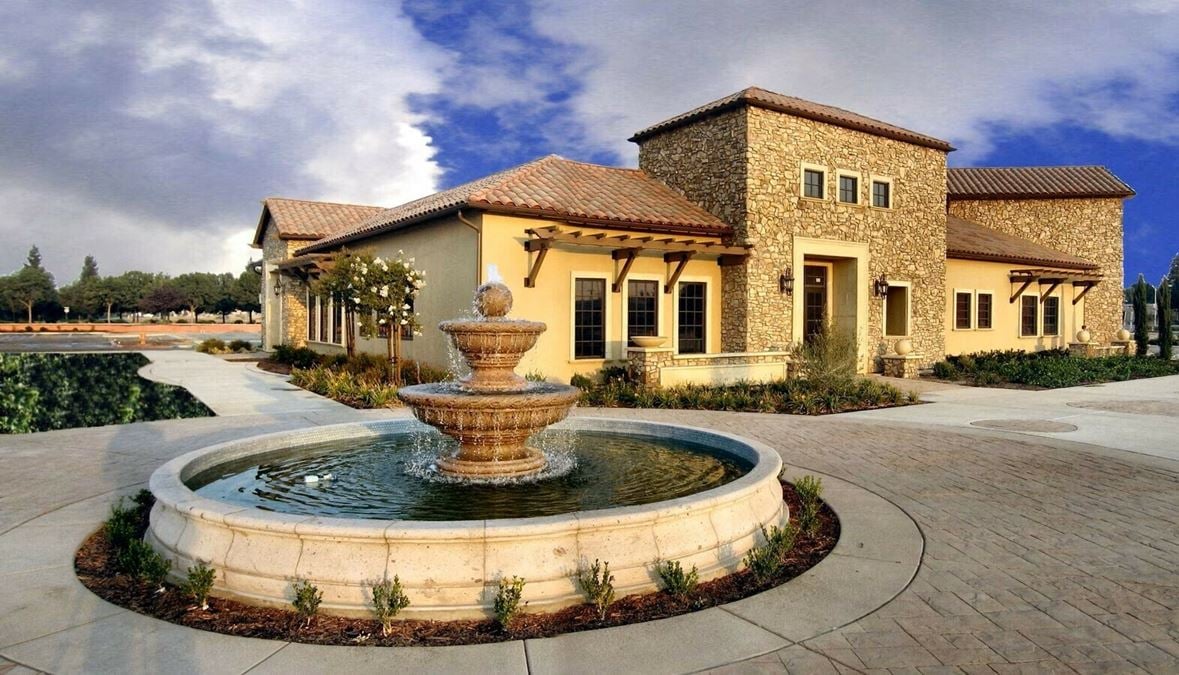 Tuscan Plaza