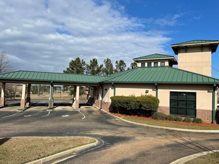 Commercial space for Rent at 139 Plaza Drive in Flowood
