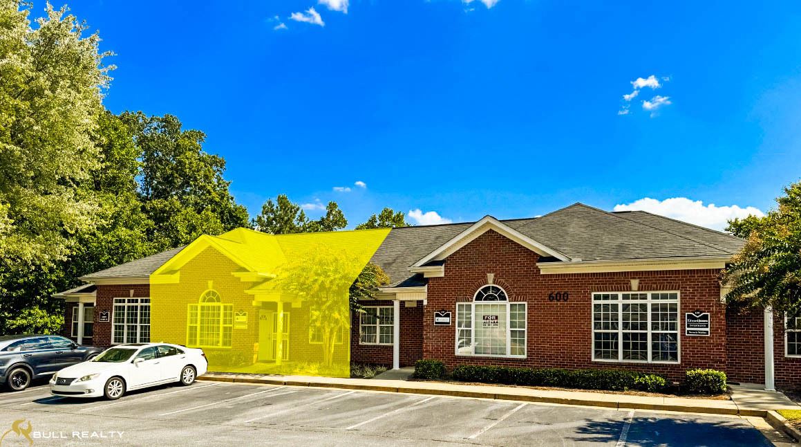 ±1,140 SF Office Condo in Roswell