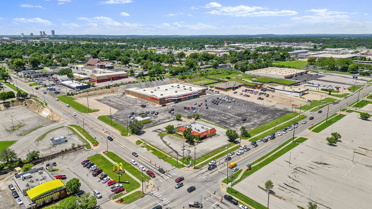 Freestanding Drive-Thru Restaurant Building in Tulsa, OK