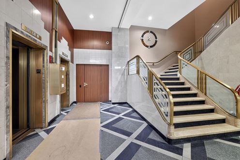 Lender Sale I Iconic Downtown Minneapolis High Rise