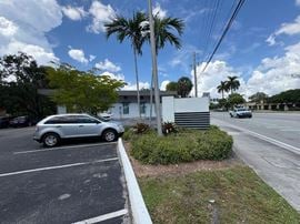 4050 W Broward Blvd