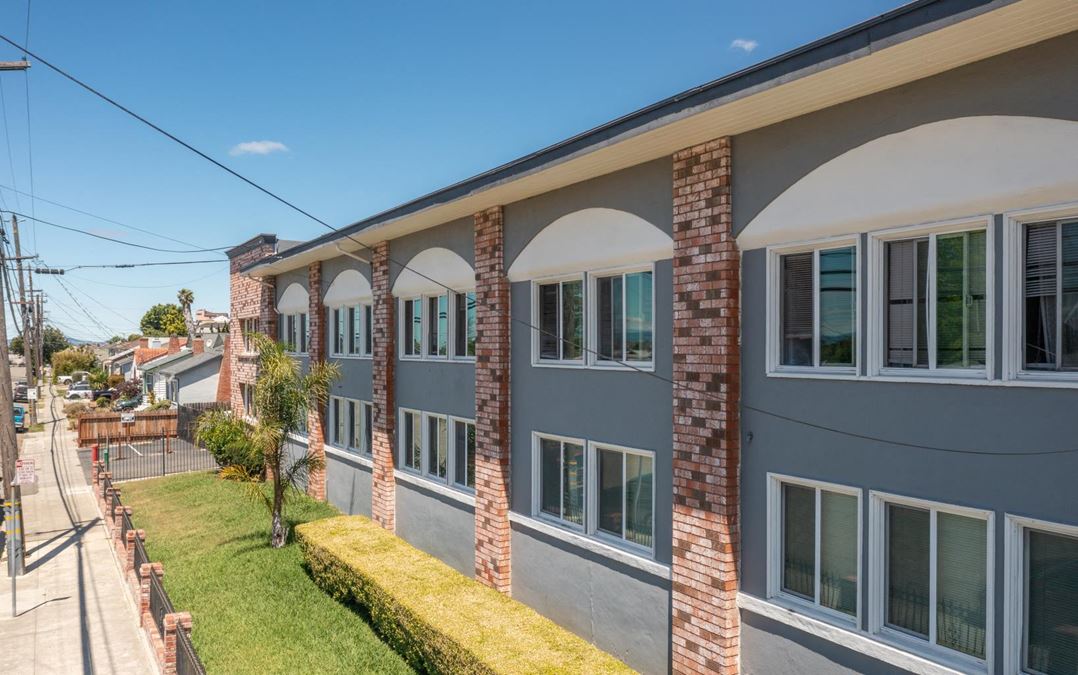 40 Unit Apartment Building | $6,950,000