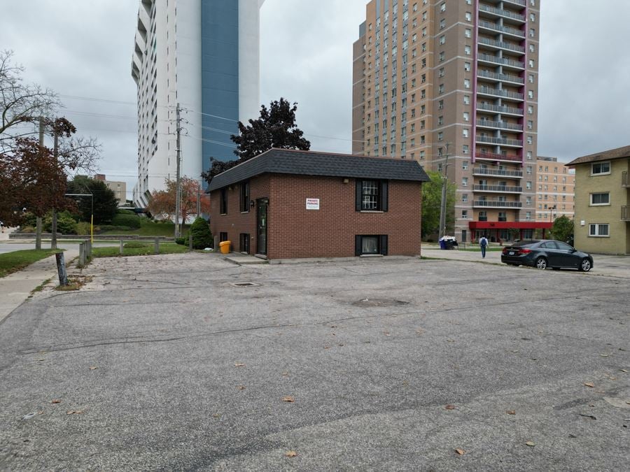 5 Hickory Street E