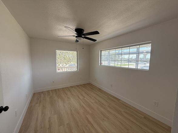 405 8th St, Kemah TX 77565- Office/Retail Opportunity