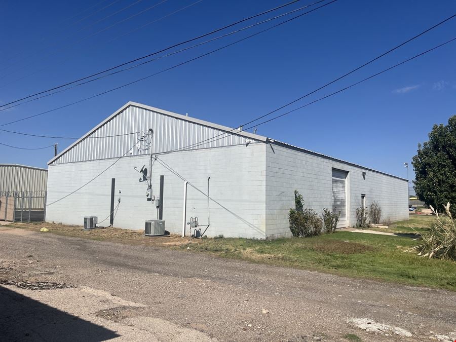 Warehouse with Office/Living Space in Central Midland