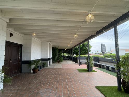 TURN-KEY RETAIL / RESTAURANT SPACE IN PRIME MESA LOCATION