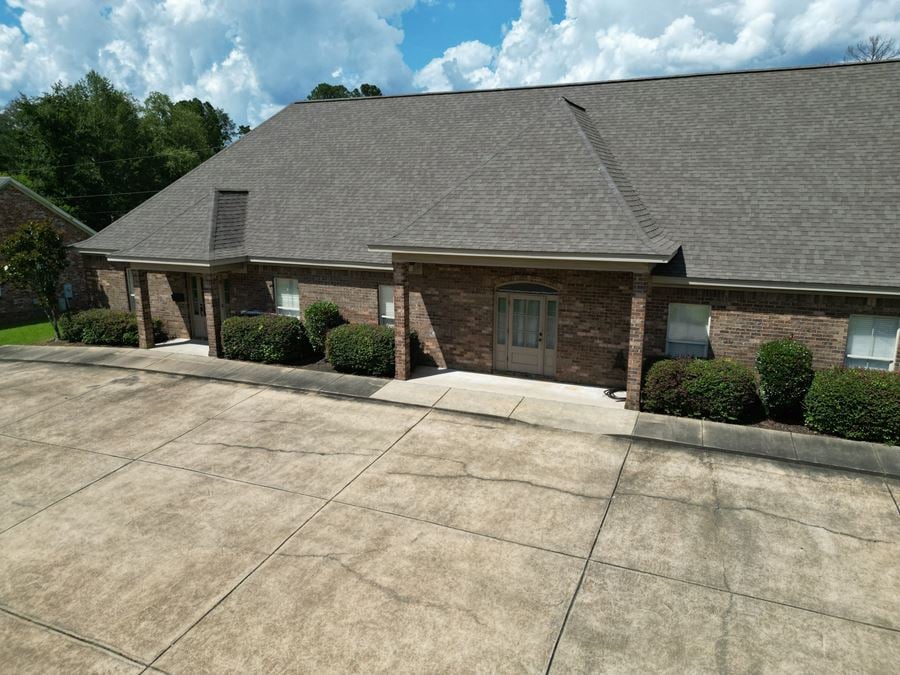 ±4,000 SF | Office / Retail Suites | Prime High-Traffic Location