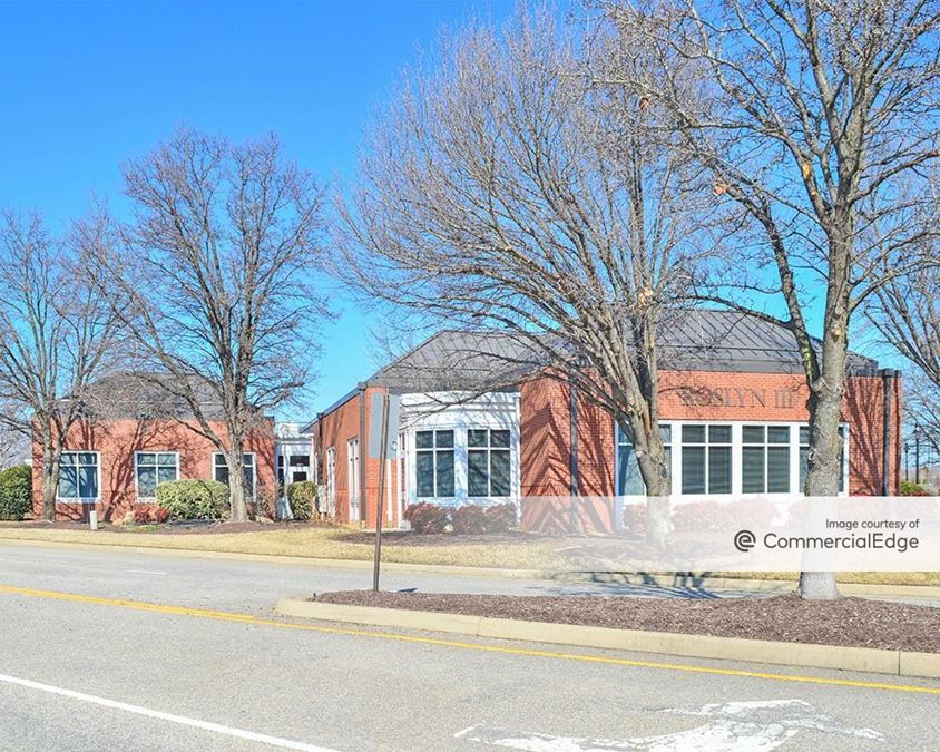 Roslyn Office Park 320 Charles H. Dimmock Pkwy Office Building