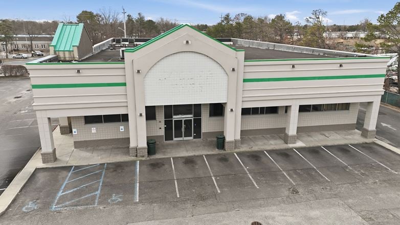 Vacant Dollar Tree