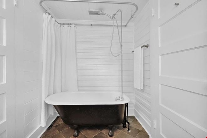 260 W KING ST