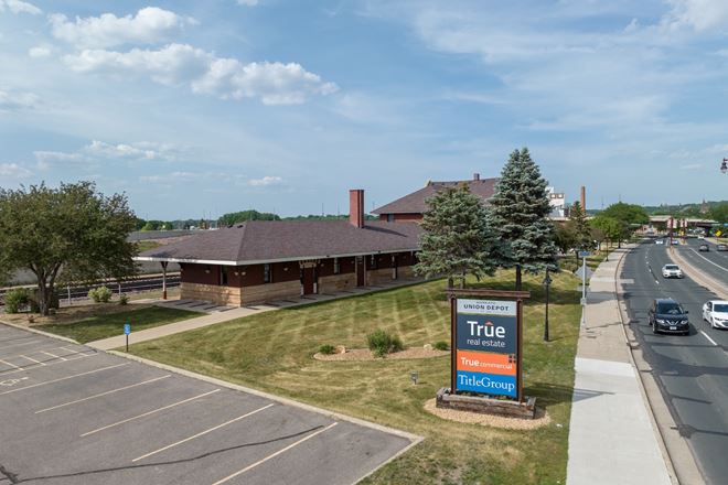 112 S Riverfront Dr