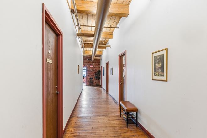 103 Roxbury St