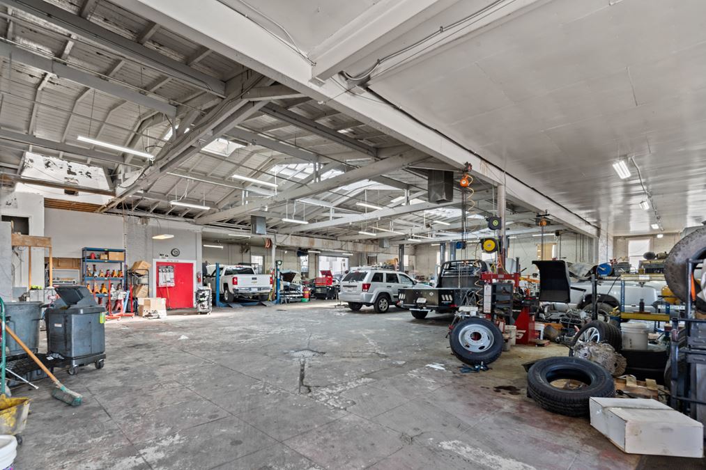 ±13,500 SF Auto Repair Building For Sale in Taft, CA