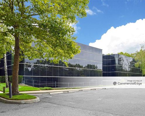 Airport Corporate Center - 640 Johnson Avenue
