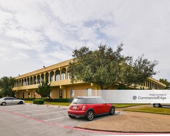 Lamar East Atriums
