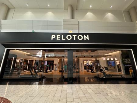 R05      Space Photo Gallery 1