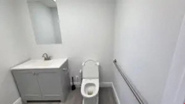 924 SF Suite 223 PROFESSIONAL & MEDICAL OFFICE SPACE FOR LEASE
