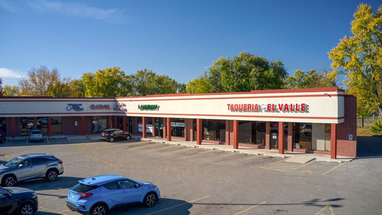 Boughton & Pinecrest Plaza