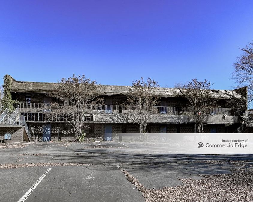 Lindsay Square 213 North Lindsay Street Office Building