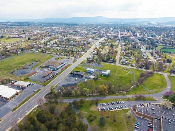 RENOVATED TWO-LEVEL COMMERCIAL SPACE NEAR DOWNTOWN HARRISONBURG
