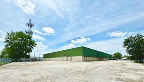 ±30,000 SF Facility with Secured Outdoor Storage