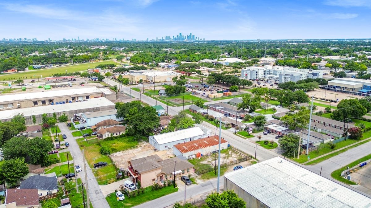 Well-Positioned Industrial Redevelopment Opportunity – 8316 LaPorte, Minutes from Downtown & Major Highways