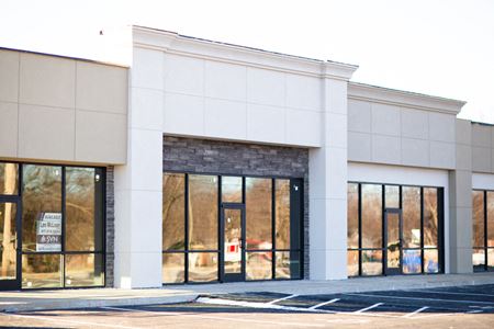 NEW RETAIL FOR LEASE NEXT TO WALMART - Springfield