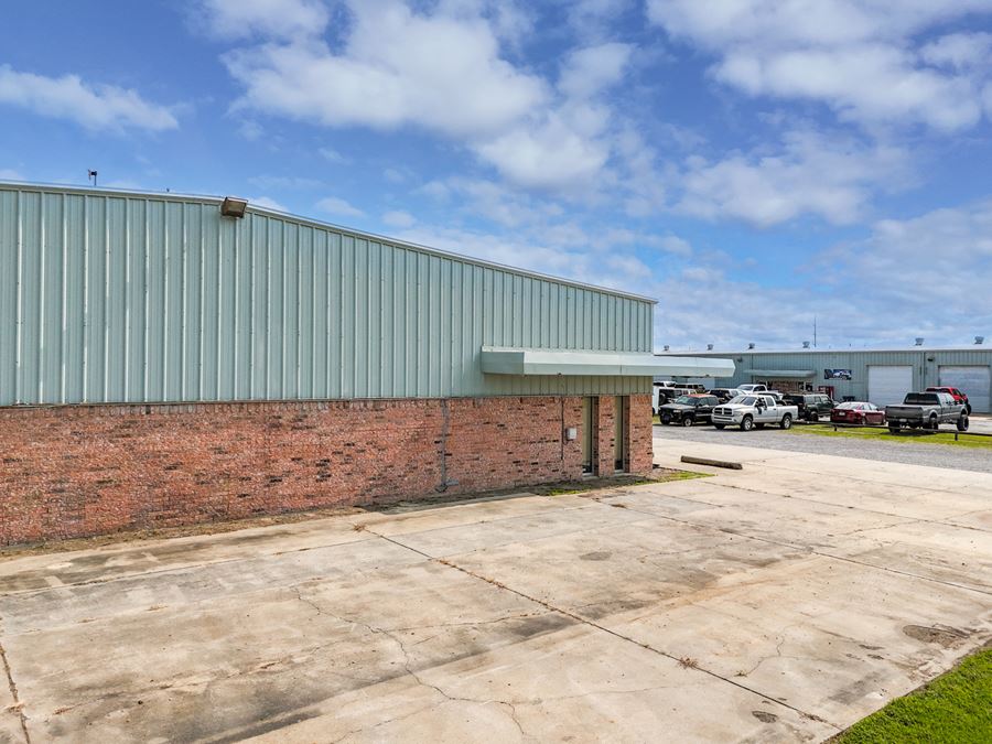 ±3,200 SF Clear Span Warehouse Near Grand Caillou Rd