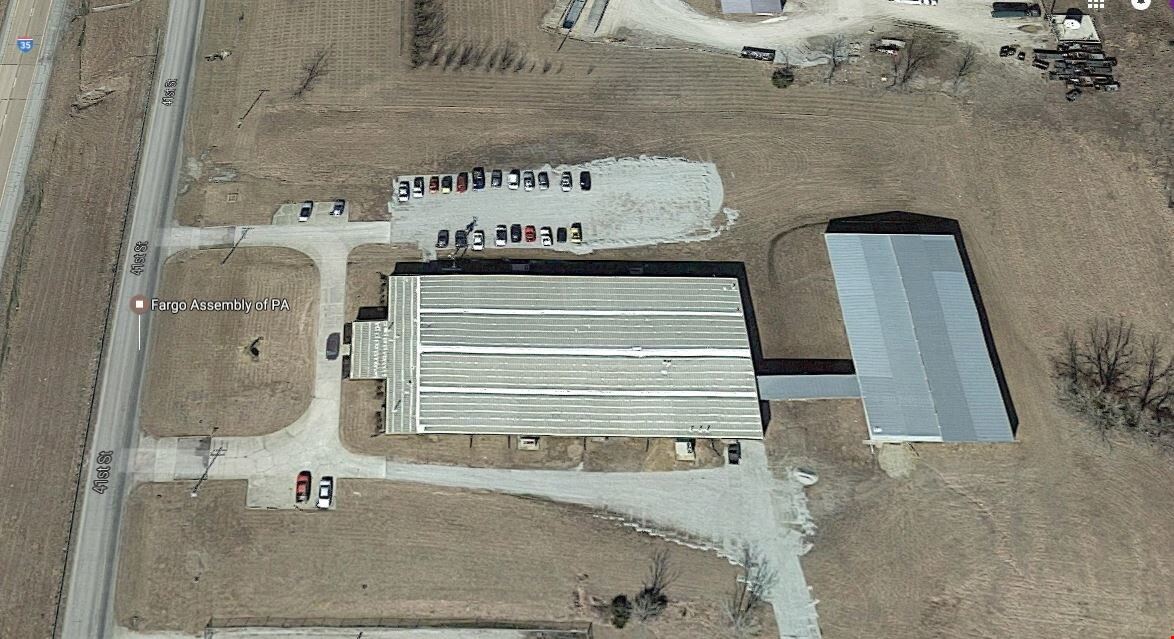 ±41,336 SF Warehouse with Direct Access to I-35